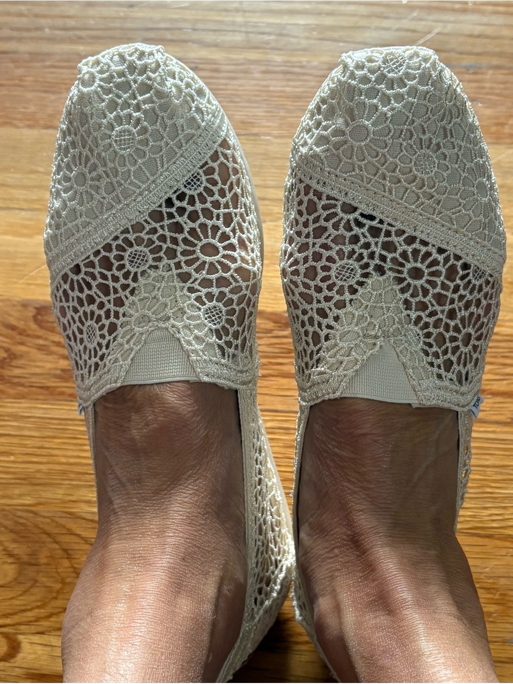 TOMS Lace Crochet Slip-On Flats - Beige Brand New Size 7.5